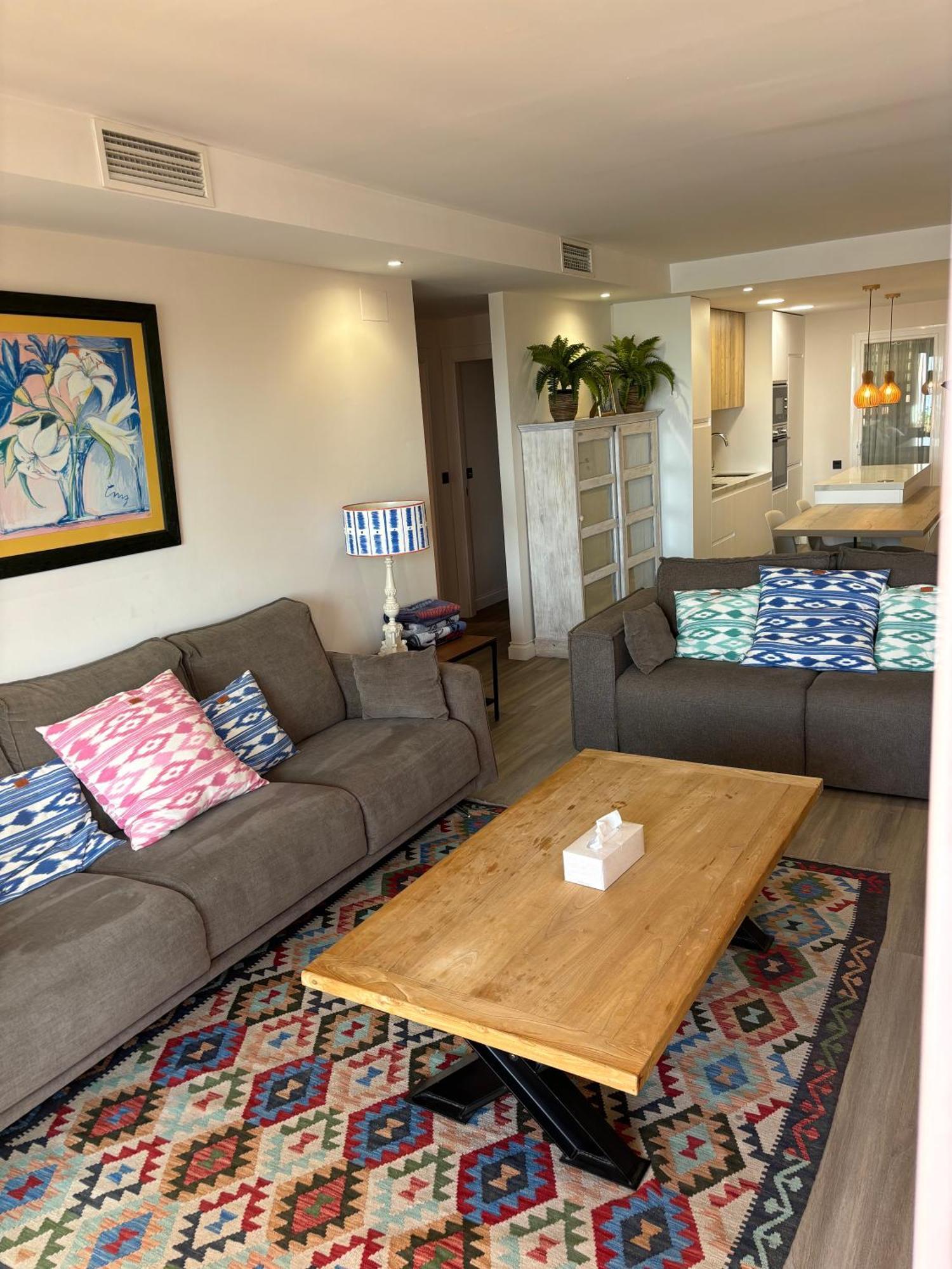 Apartemen Beautiful Penthouse On Golden Mile, Near